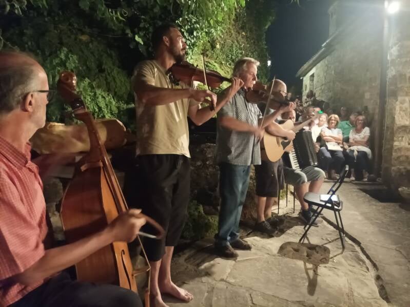 Glasbena skupina Vruja; Hiša Vrešje, koncert.