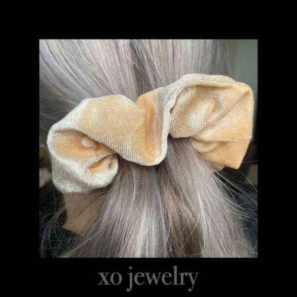 scrunchie–velvet beige