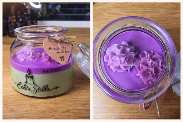 Handmade with Love – Vanille Duftkerze mit Blüten-Design