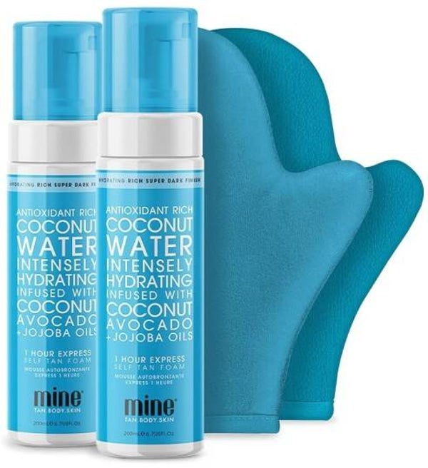 Coconut Water Zelfbruinend Schuim Duoverpakking + 2 Scrub Handschoenen. Doos van 3 stuks  Stuksprijs: €9,45