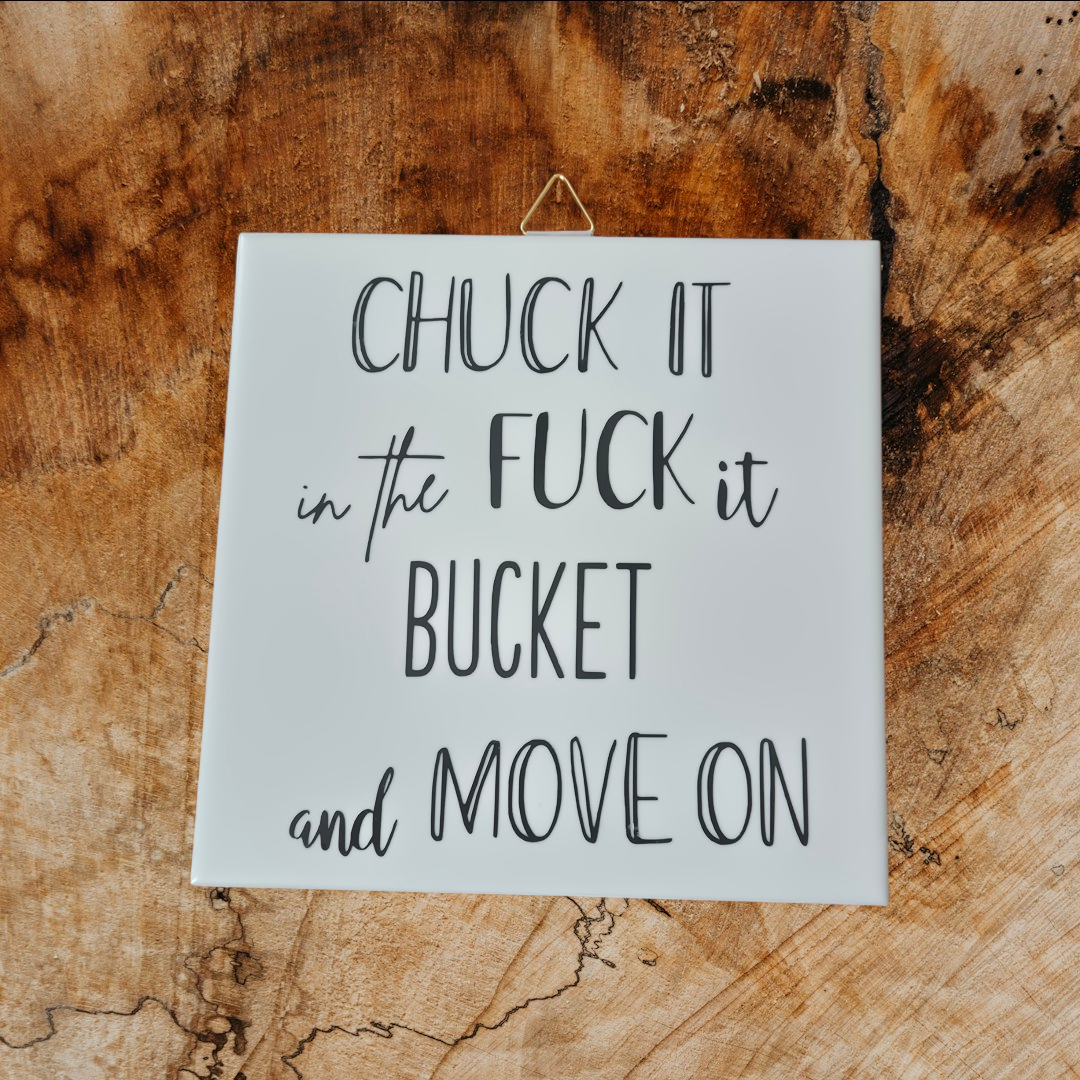 Tekst tegel "Chuck it"