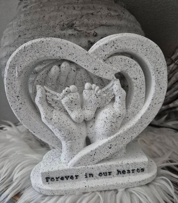 "For ever in our hearts"beeld