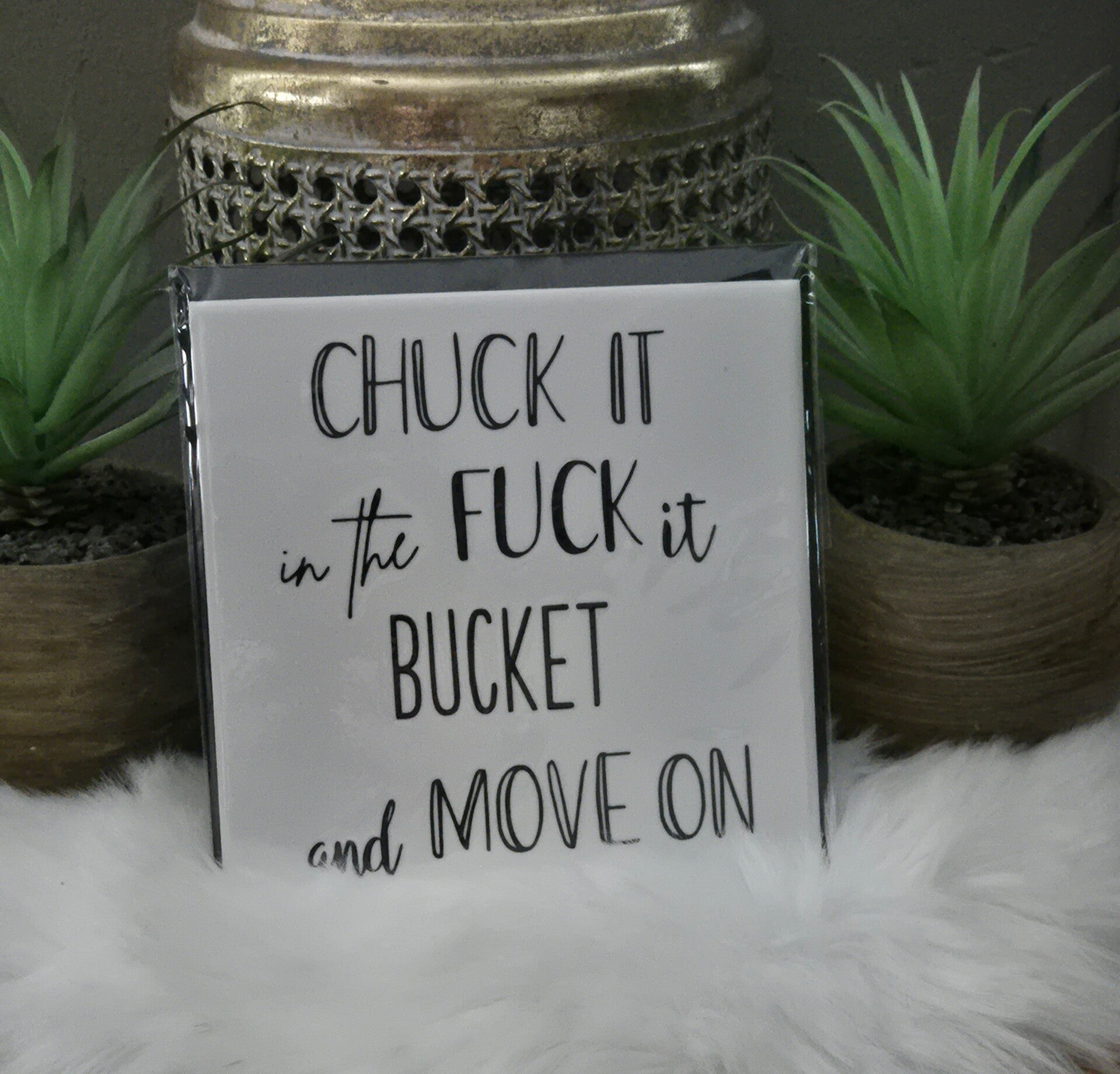 Tekst tegel "Chuck it"