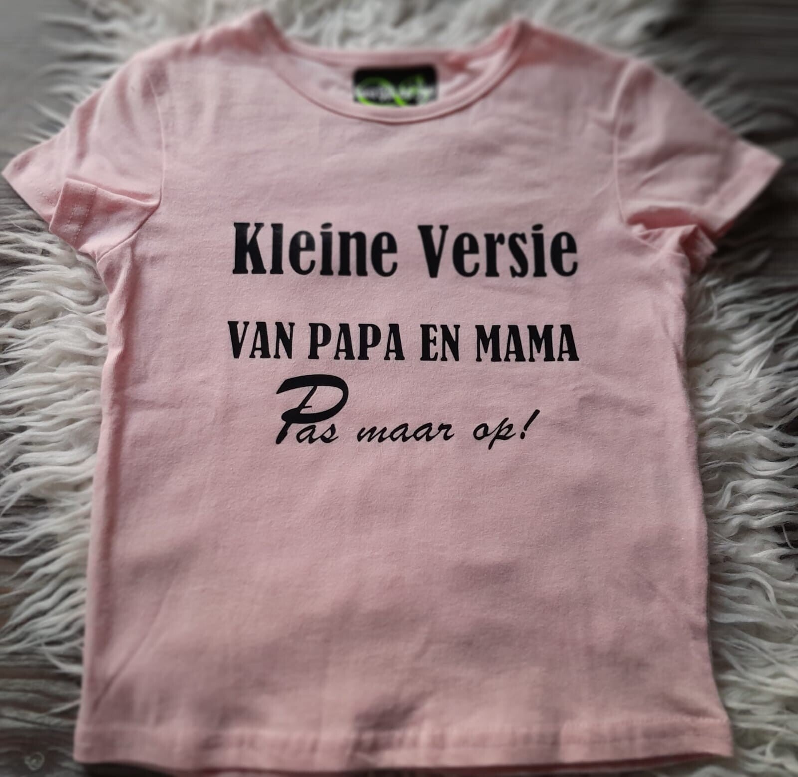 Kindershirt  "Kleine Versie van Papa en mama"