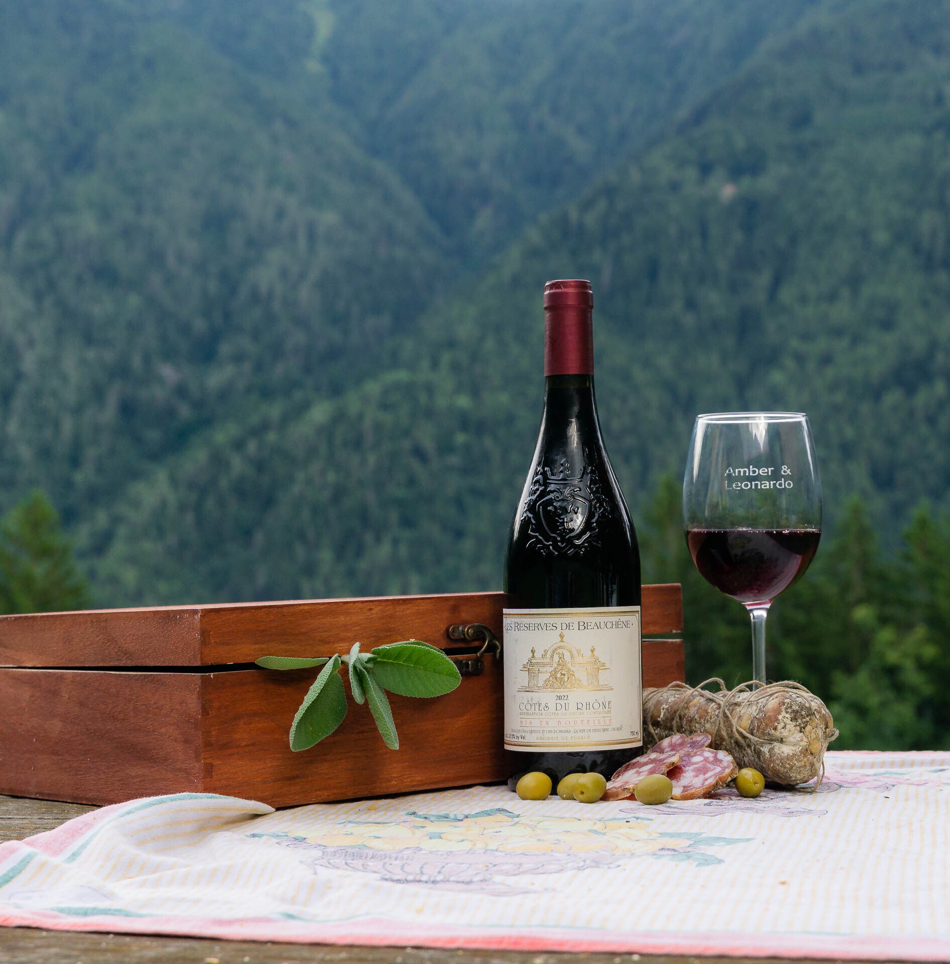 Wijngeschenk met Gegraveerde Glazen – Houten Wijnkist