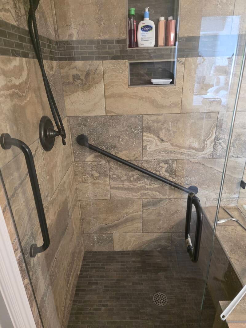 ADA‑Friendly Shower Upgrade — South Jordan, Utah Professional shower renovation featuring dual grab bars, handheld showerhead for improved safety and accessibility.