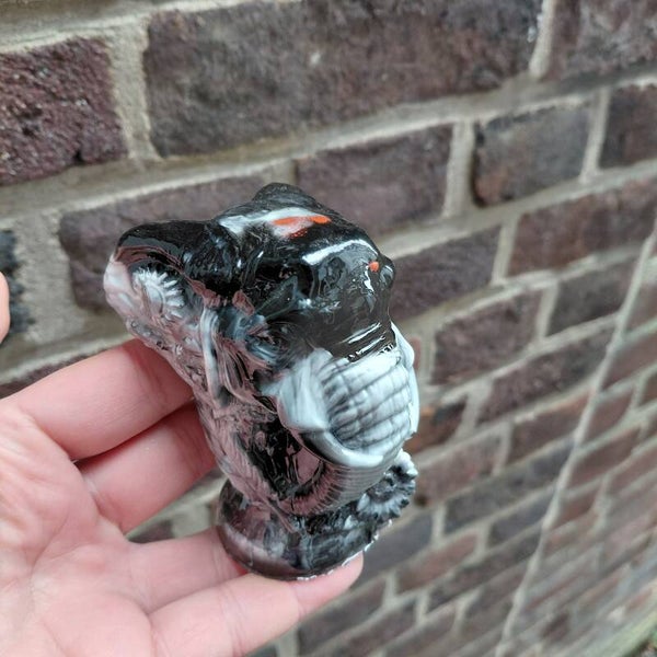Olifant, rode jaspis, zwarte obsidiaan