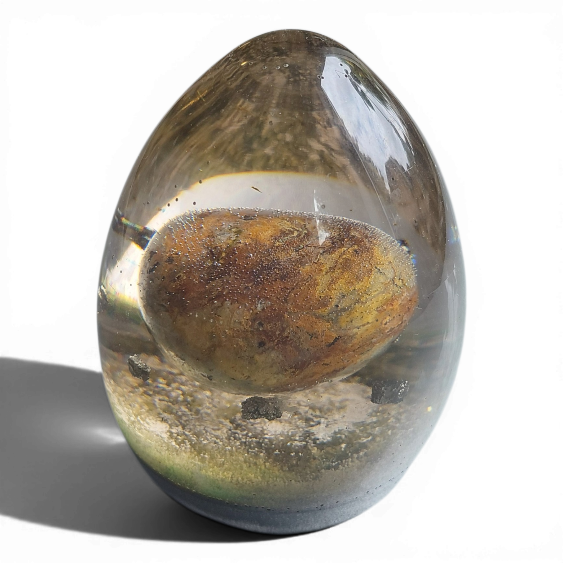 egg groene opaal, pyriet