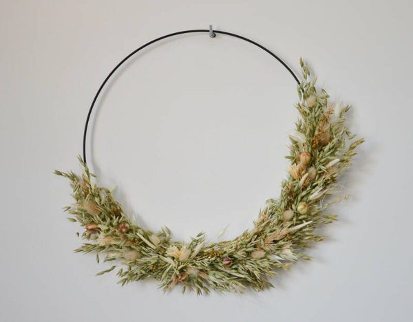 hoepel met droogbloemen