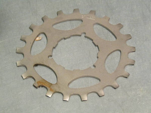 SHIMANO 600 EX Vintage 80's 21t UNIGLIDE Cassette cog NOS with some minor shelf wear, surface rust! BXCC0024 7770 10/27/24