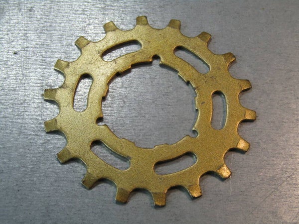 SHIMANO DURA-ACE EX Vintage 70's 18t FREEHUB/UNIGLIDE Cassette cog with painted finish NOS with some signs of shelf wear OB002 003-001-01 02/17/25