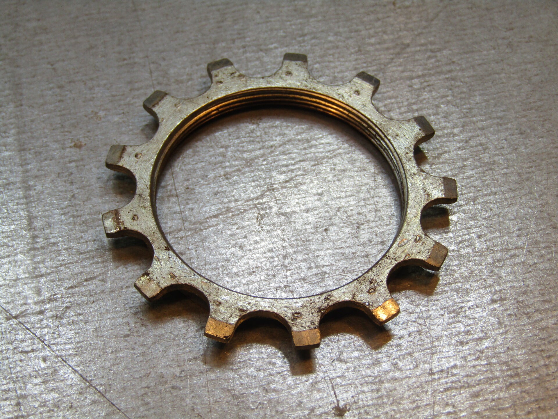 REGINA EXTRA Vintage 90's SYNCHRO 13t ( B-5 type ) Threaded freewheel cog MINT with signs of shelf wear. GT005 001-001-01 03/03/25