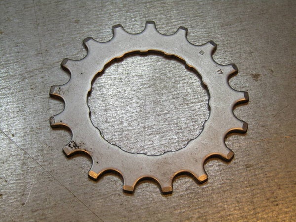 SUNTOUR Vintage 80's/90's 17t ( B ) CASSETTE Cog NOS with little signs of shelf wear GT005 001-001-01 03/03/25