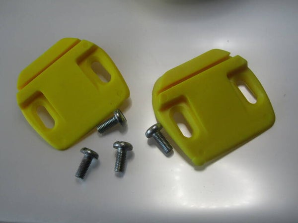 VINTAGE 80's cycling cleats marque in unknown CENTER TO CENTER of mounting screws will be roughly 28mm NOS! GT002 001-010-02A 04/02/25