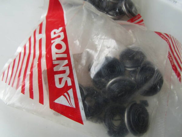 SUNTOUR SRING #28147023-73228147023 We're not 100% sure of this item offering, we believe this spring will be for a top mount shifter but that's just our guess, if you know what it's for and you're in need then great! GT002 001-010-01 06/04/25