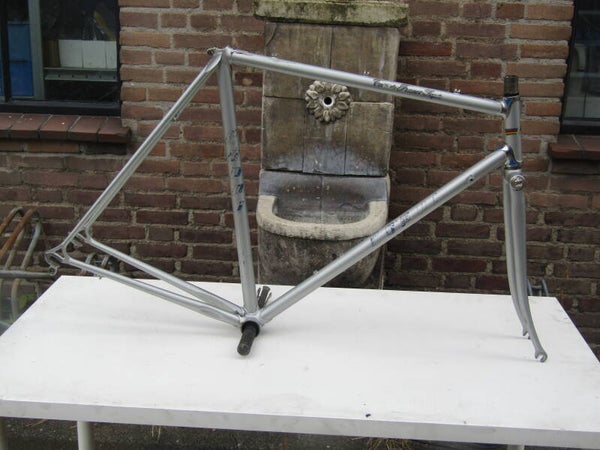 COPPI Road frame Size 55cc ITALIAN Thread, Please note: Sale for this item will be E.U. only and PRO RATED Shipping charges has been added to the listing price for this item, all others if interested for this offering please contact us. FRA0001 08/03/25