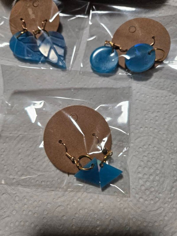 Lot de  2 paire de boucle d oreille et 1 gratuite
