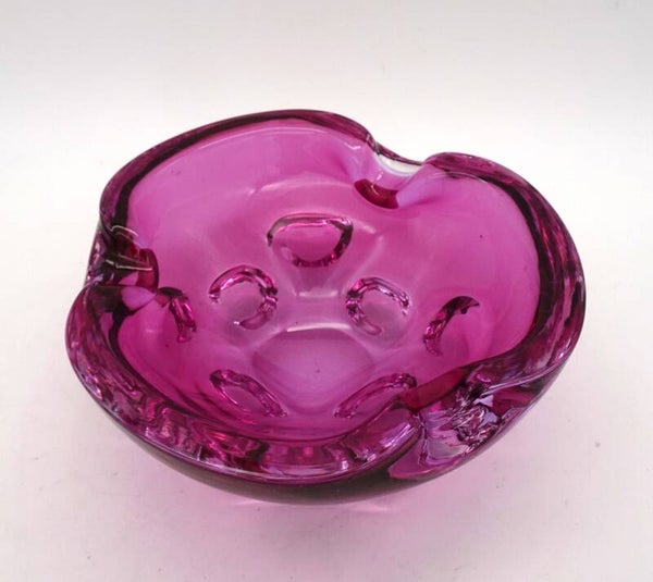 VINTAGE GLASS BOWL ASBAK MURANO EMBOSSED CRANBERRY ROZE