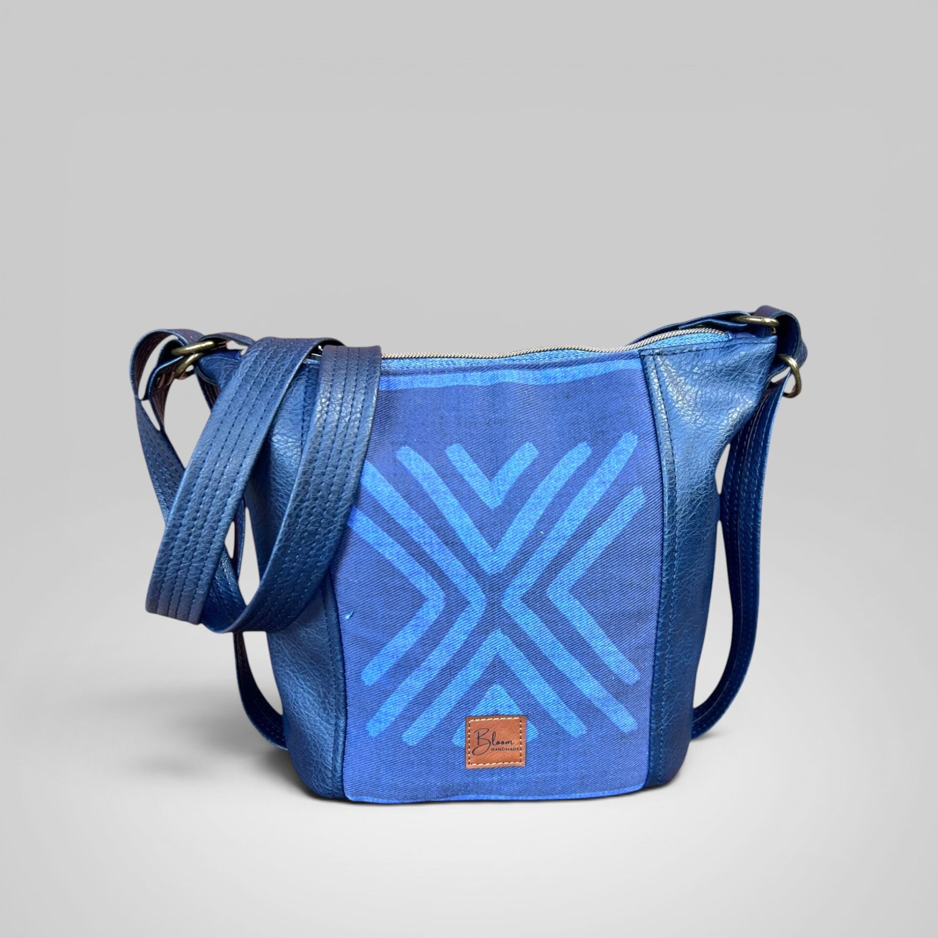 Navy print convertible bag