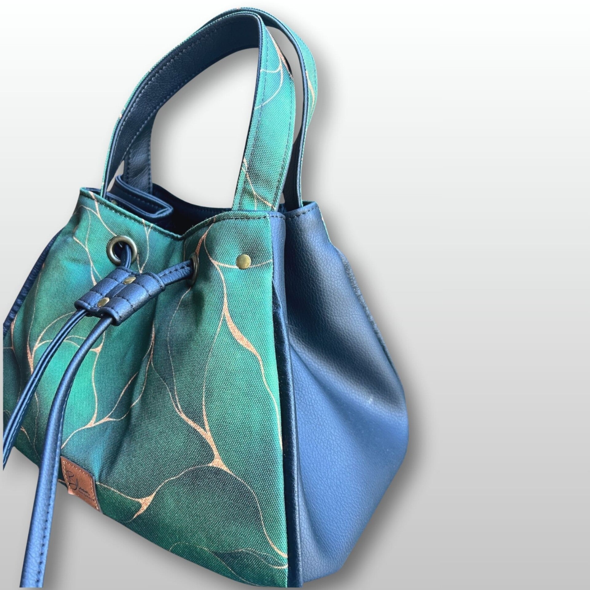 Emerald green print bucket bag