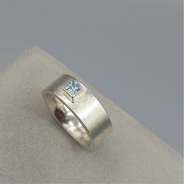zilver ring met aquamarijn steen