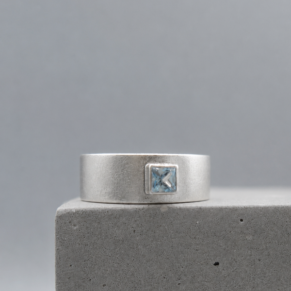 Set van zilver ring en oorbellen.