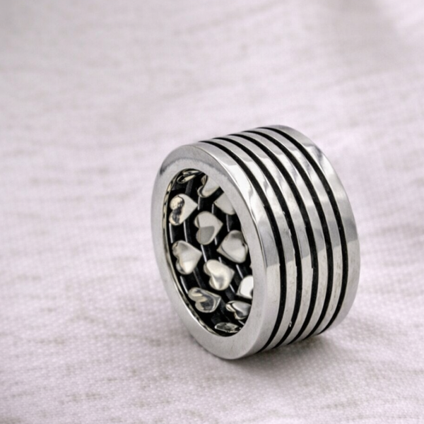 Hartvormige zilver ring