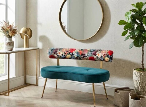 La banquette unique: "Quand le design rencontre l'audace florale"