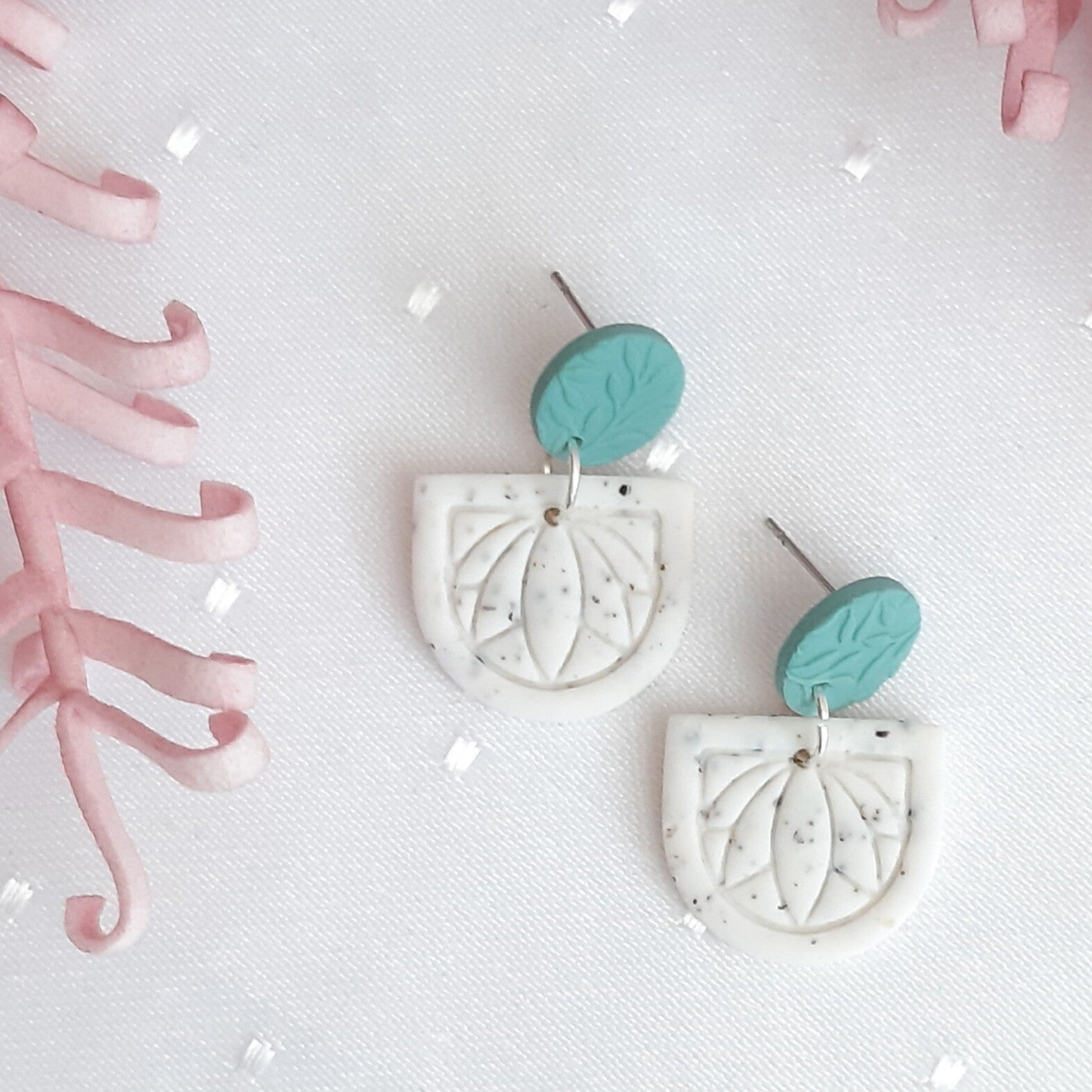 Ohrringe – Weiß & Salbeigrün