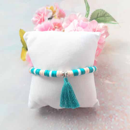 Armband in türkis mit cooler Quaste
