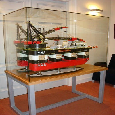 model-thialf-13-12-09-003-standard-8eg5gj.jpg