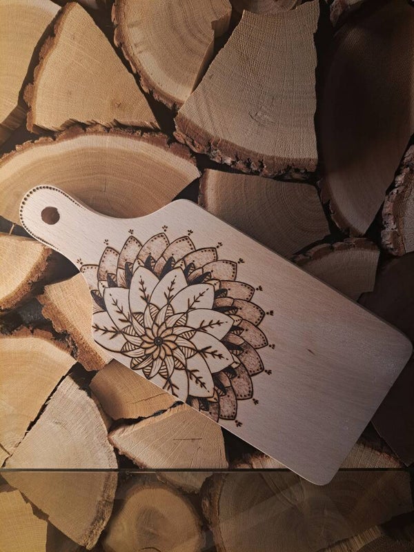 Schneidebrett mit Griff + Motiv + Name (optional)