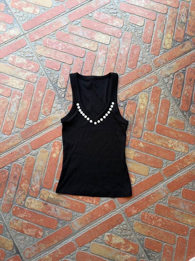 Top botones negro