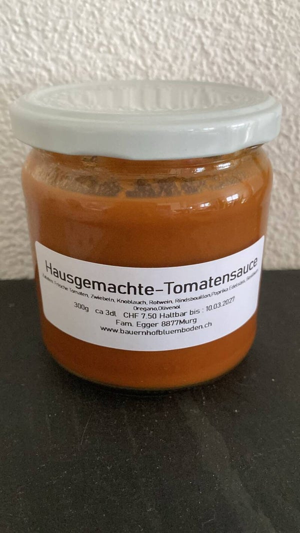 Tomatensauce und getrocknete Tomaten im Olivenöl Hausgemacht