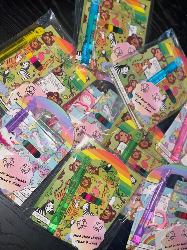 Voorbeeld - Jungle & unicorn traktatie + naam stickers