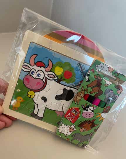Traktatie voorbeeld puzzel,kleurboekje,potloden
