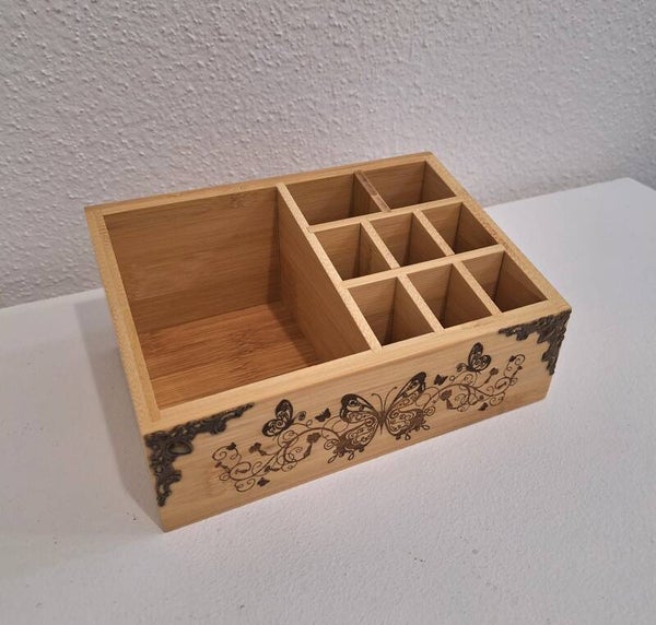 Organiseur de maquillage en bois gravé de papillons, décoration et ornementsde papillons, rangement salle de bain, bureau accessoires
