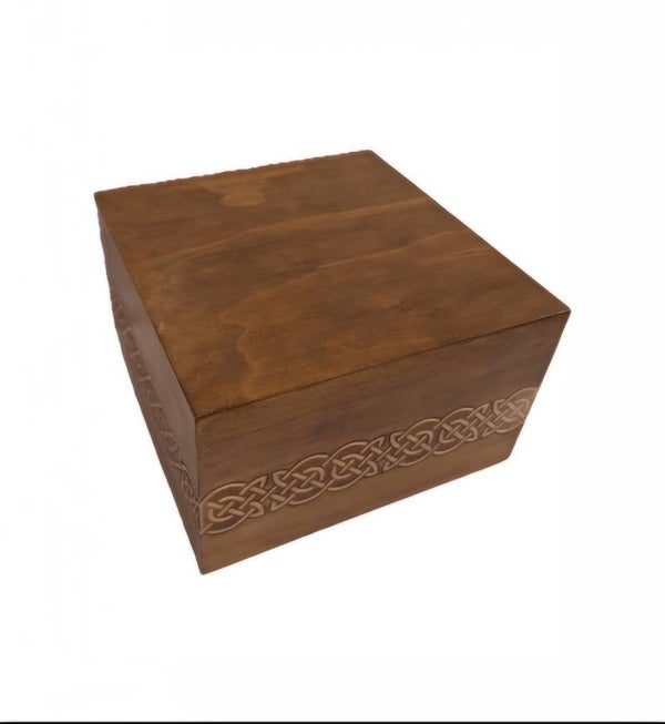 Boite coffret gravée de noeuds celtiques décoration en bois celte