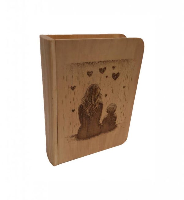 Livre tiroir en bois gravé Mère & Fils sous un ciel de coeurs boite à bijoux, trésors, souvenirs, etc... coffret personnalisable
