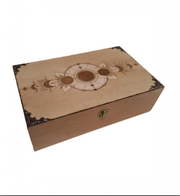 Boîte en bois gravée des différentes phases de la lune huile essentielle thé  pierres cristaux