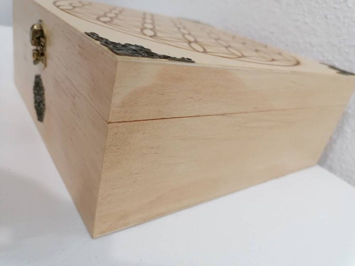 Boite de rangement en bois gravée Fleur de vie pierres, cristaux idéale