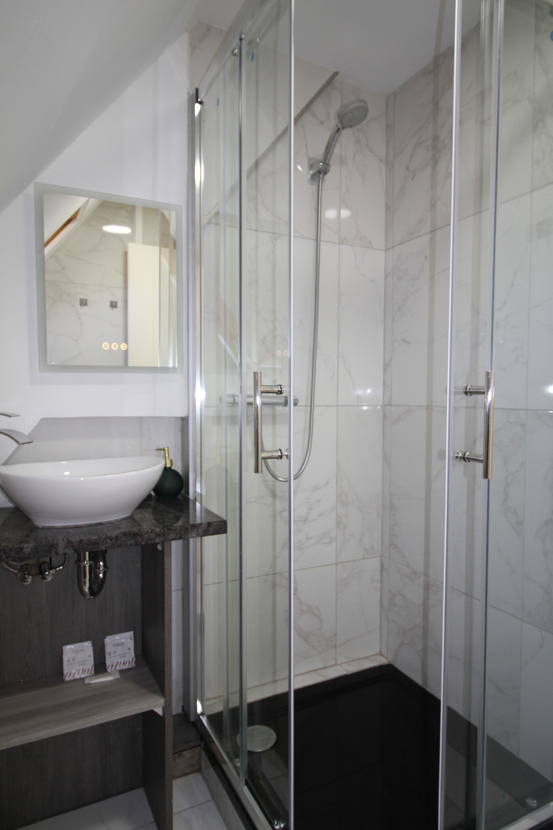 salle-d-eau-l-onie-1-standard-ui08g4.jpg