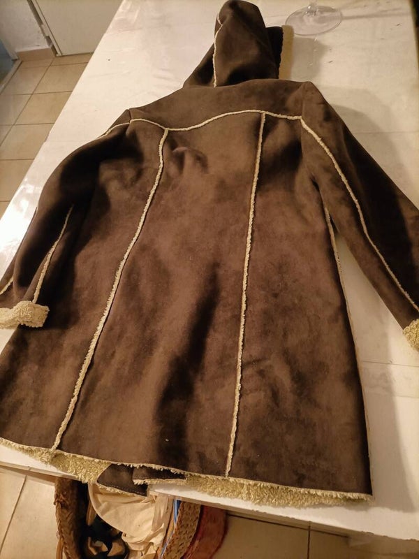MANTEAU DE MARQUE BALMAIN   VALEUR ESTIMEE 250€   VENTE ASSOC..95€