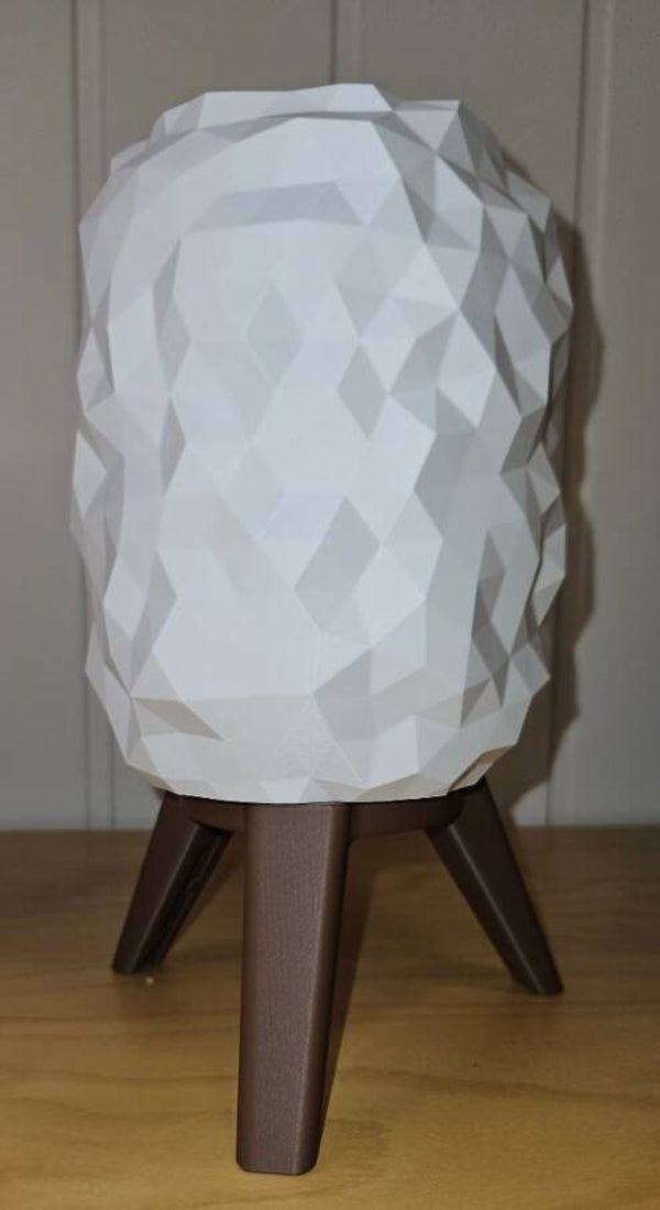 Moderne bordlampe i skandinavisk stil