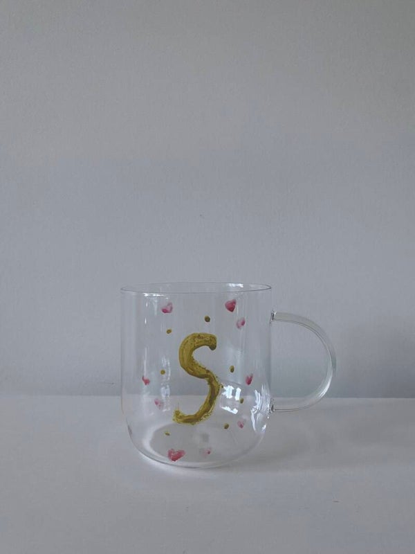 Glas met letter