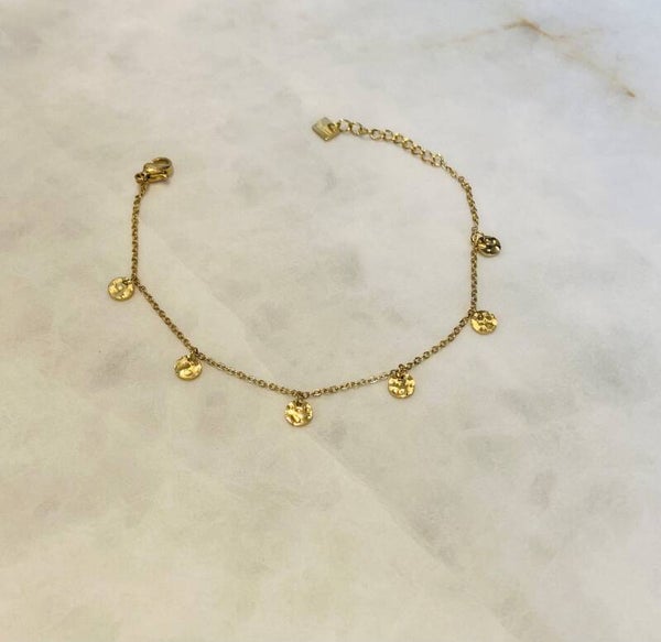 Armband met gouden bedels