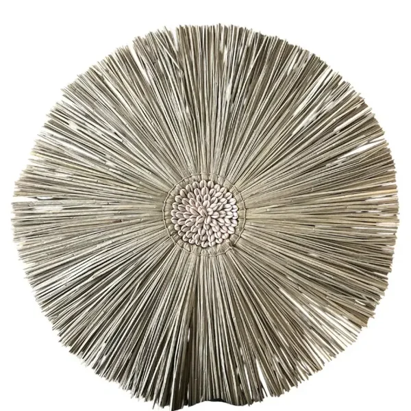 Grascirkel met kauri schelpen