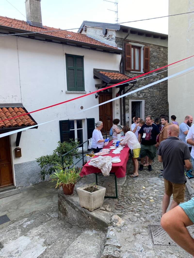 Eerste ruimte Cantina leeg