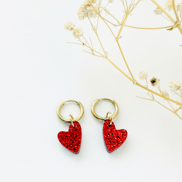 Kinder oorbellen Red Glitter Heart – Stainless steel oorringen met rode glitterhartjes