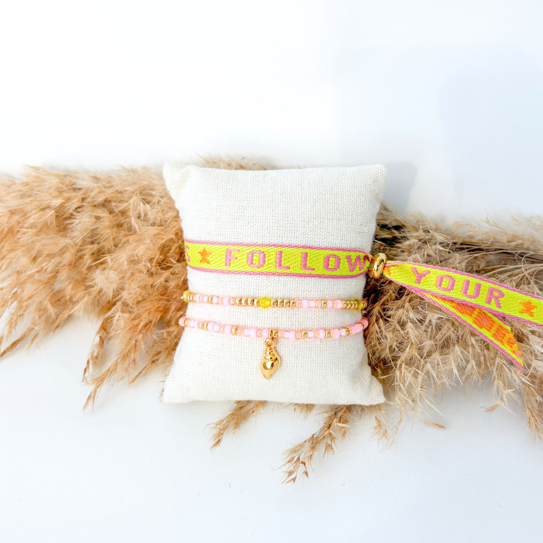 Armbandenset Dames – Mix van lintarmband met tekst en handgemaakte armbandjes